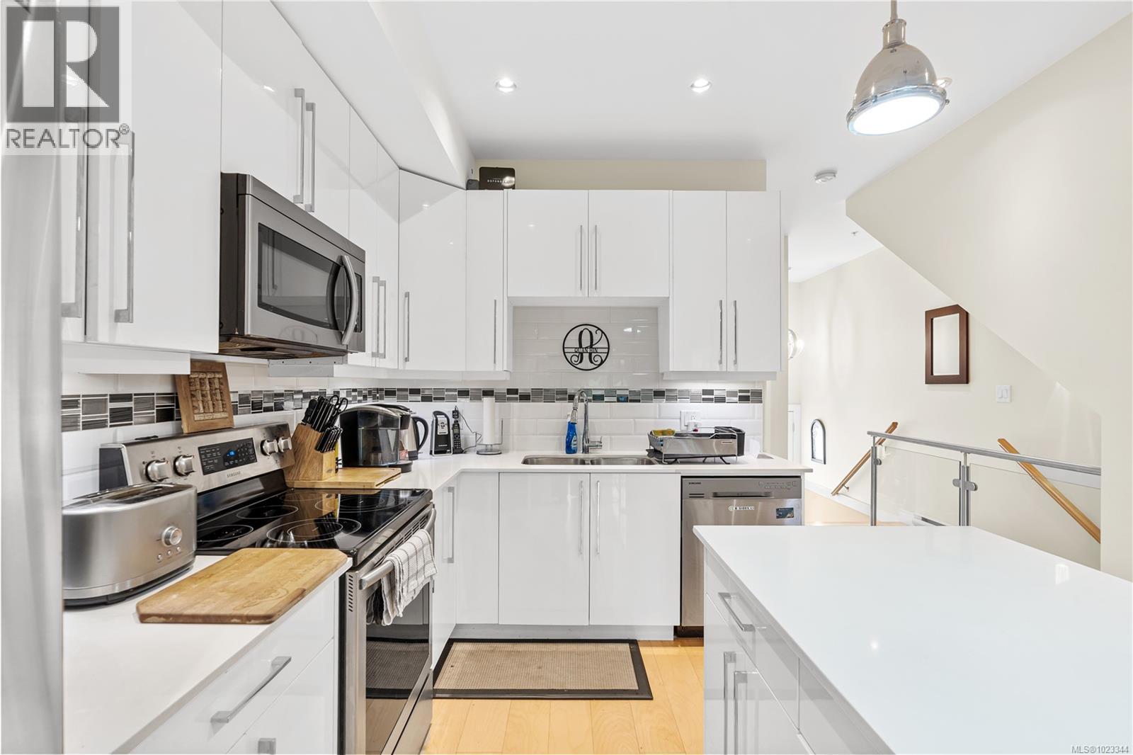 153 300 Phelps Avenue, Langford