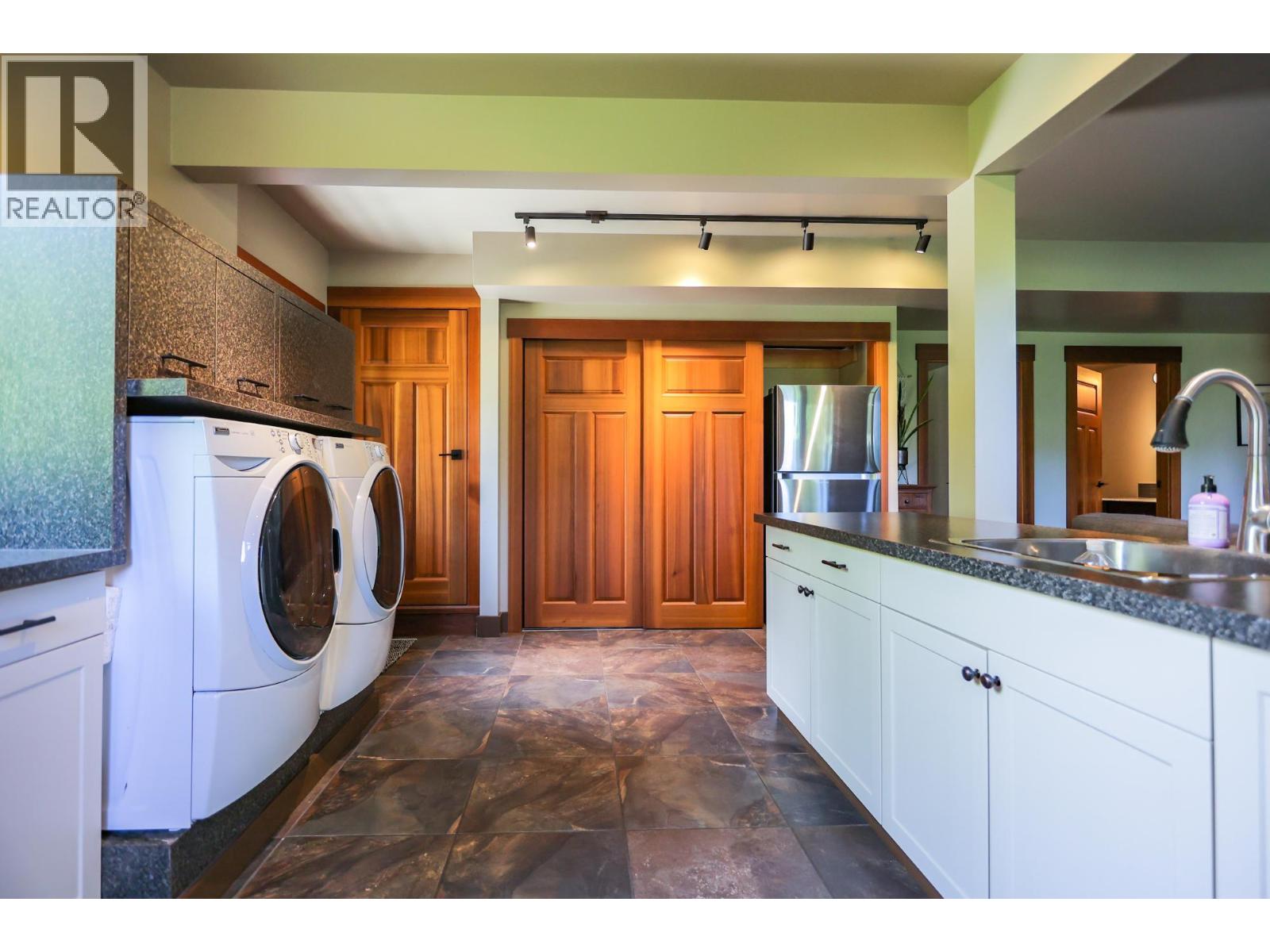 6890 HARROP-PROCTER Road, Harrop