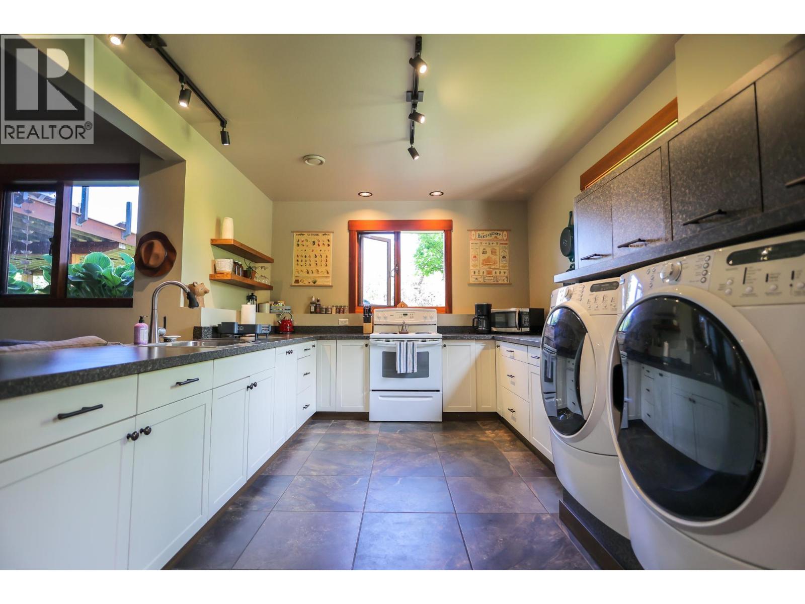 6890 HARROP-PROCTER Road, Harrop