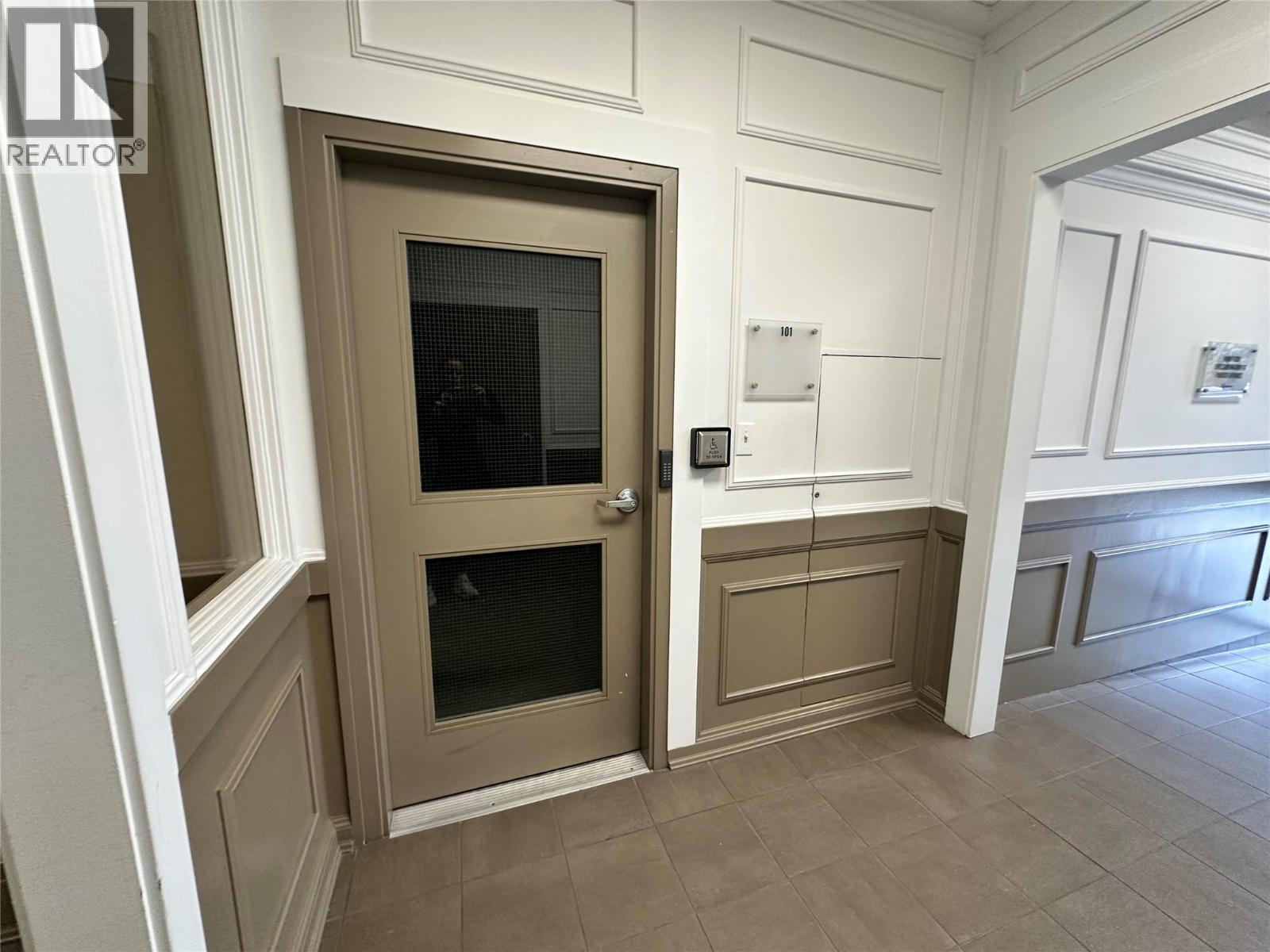 101 1460 Pandosy Street, Kelowna