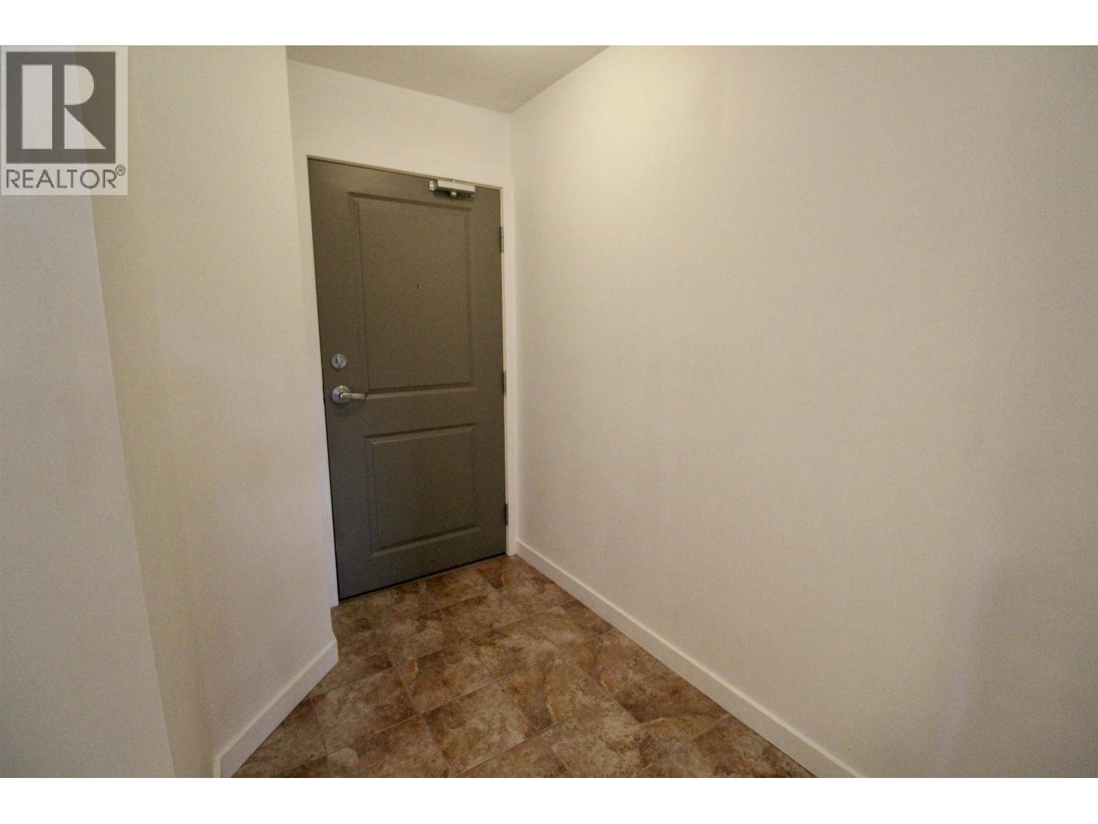 308 5631 INLET AVENUE, Sechelt