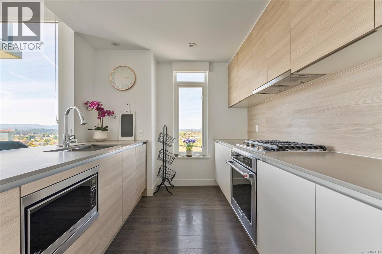 1203 60 Saghalie Road, Victoria