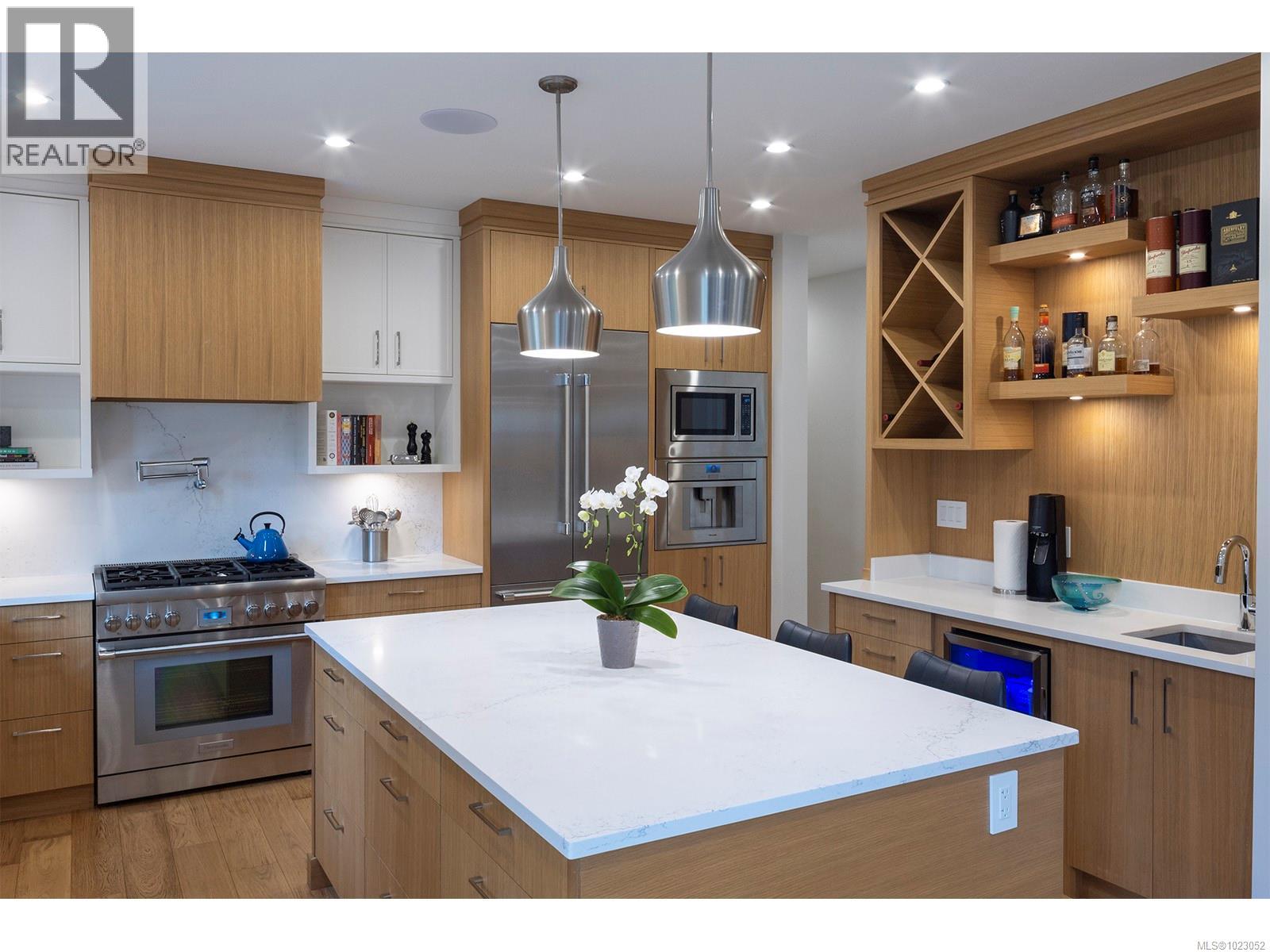  2580 Sherwood Lane, Saanich