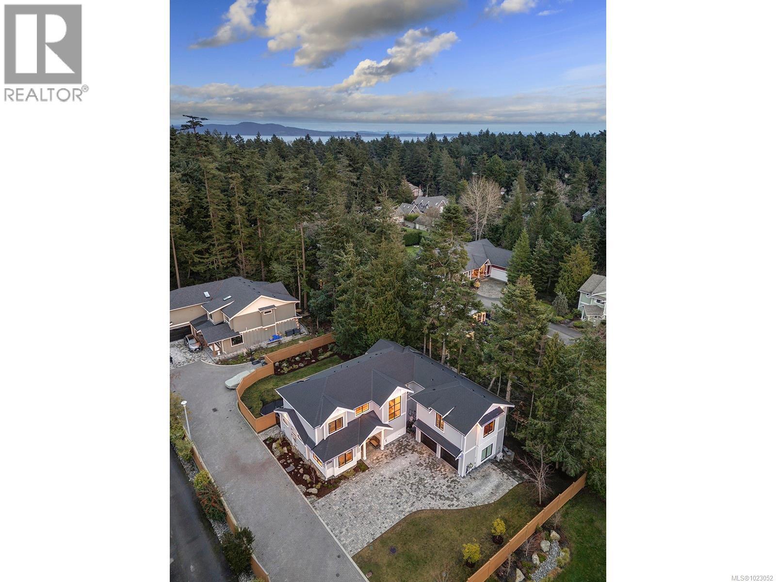  2580 Sherwood Lane, Saanich