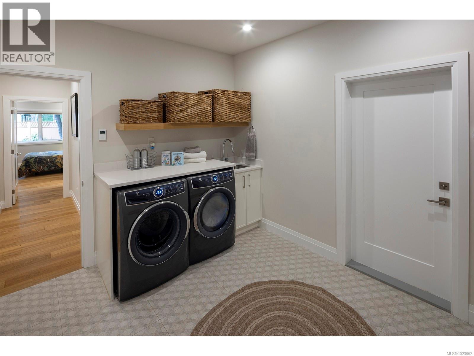  2580 Sherwood Lane, Saanich