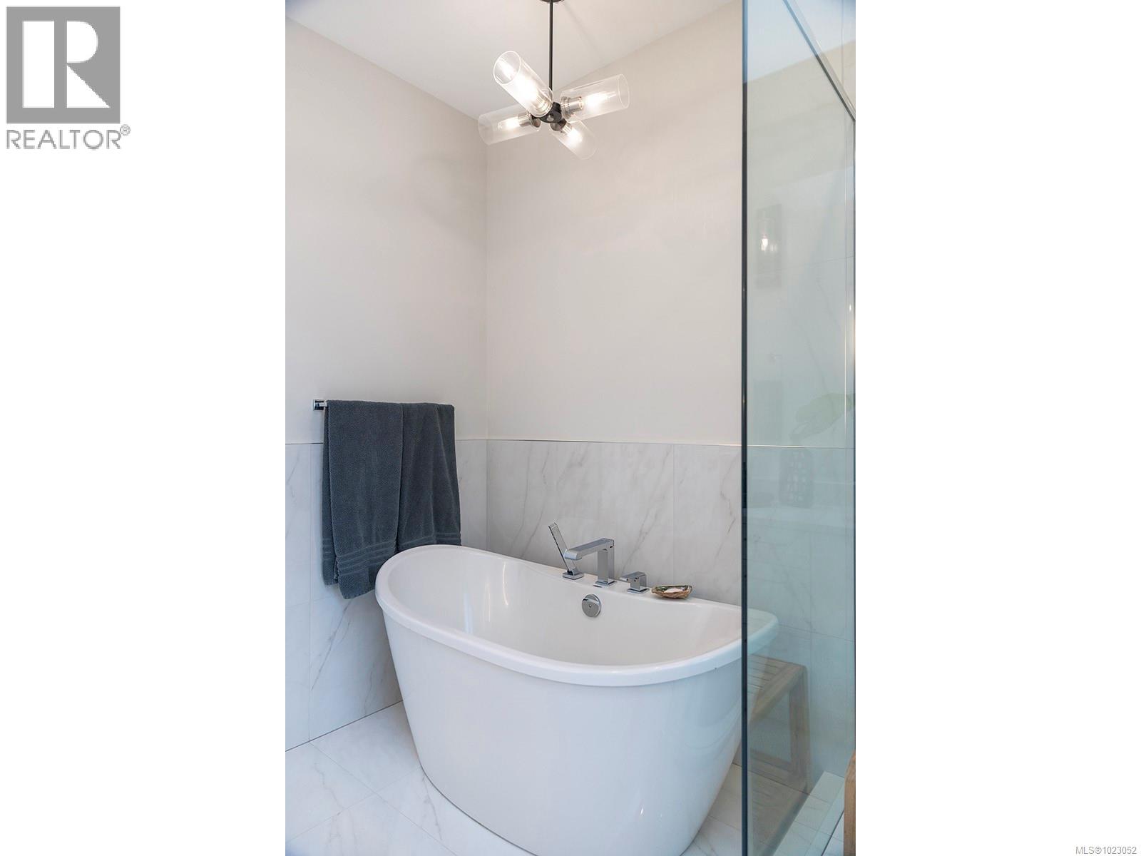  2580 Sherwood Lane, Saanich