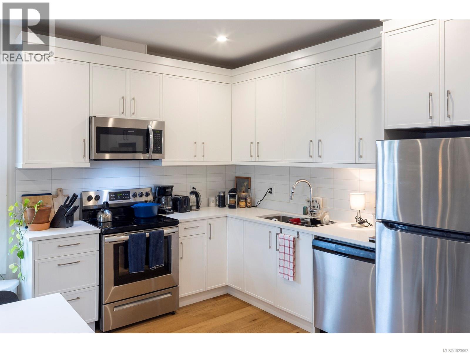  2580 Sherwood Lane, Saanich