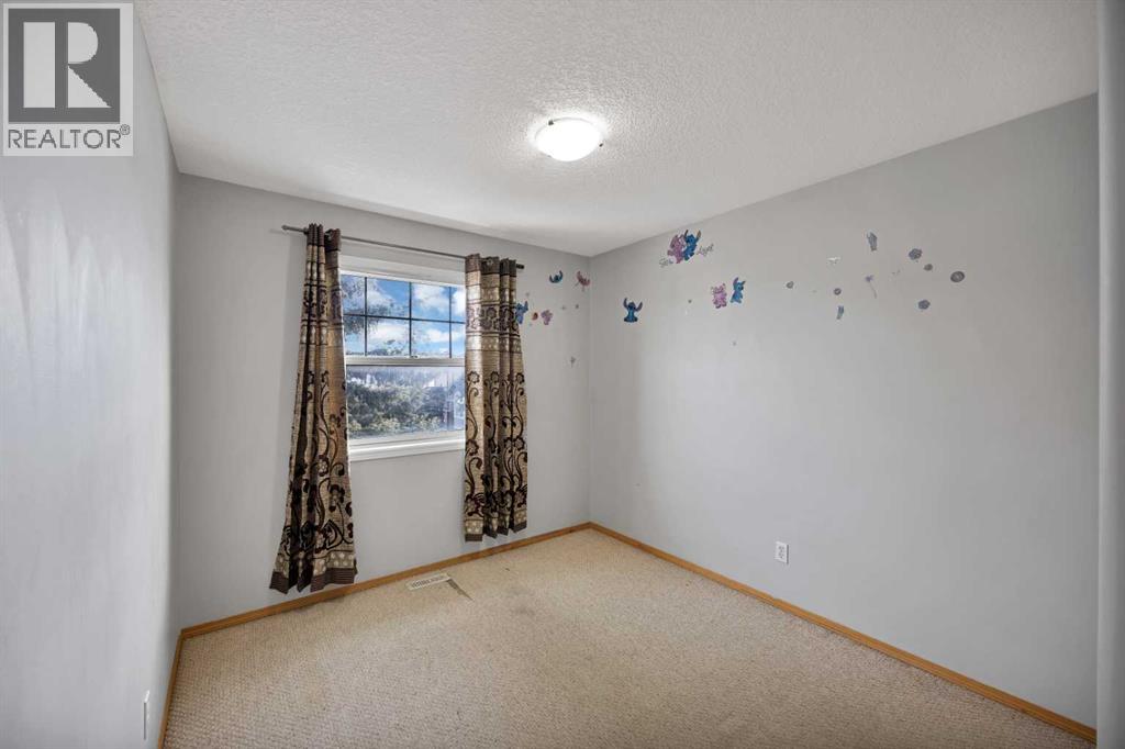 Single Family House for Sale in  Taravista Street NE Taradale Calgary 