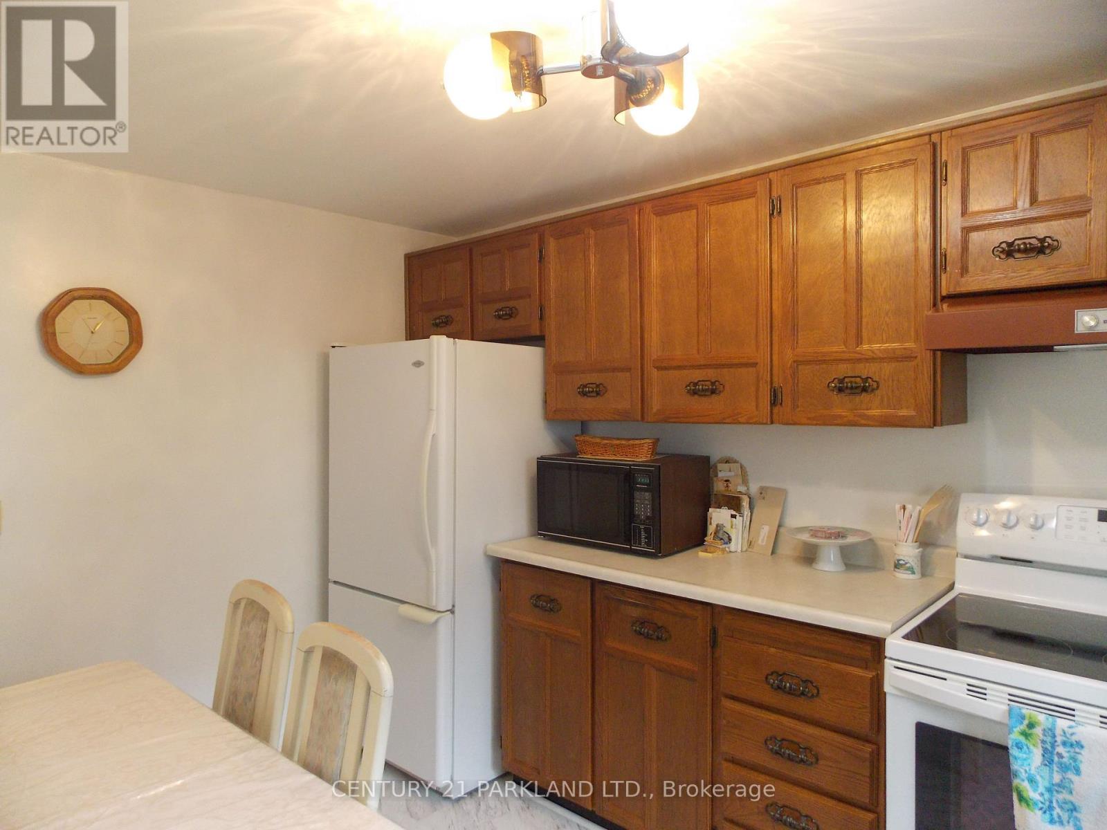 42 ANTIBES DRIVE - 25
