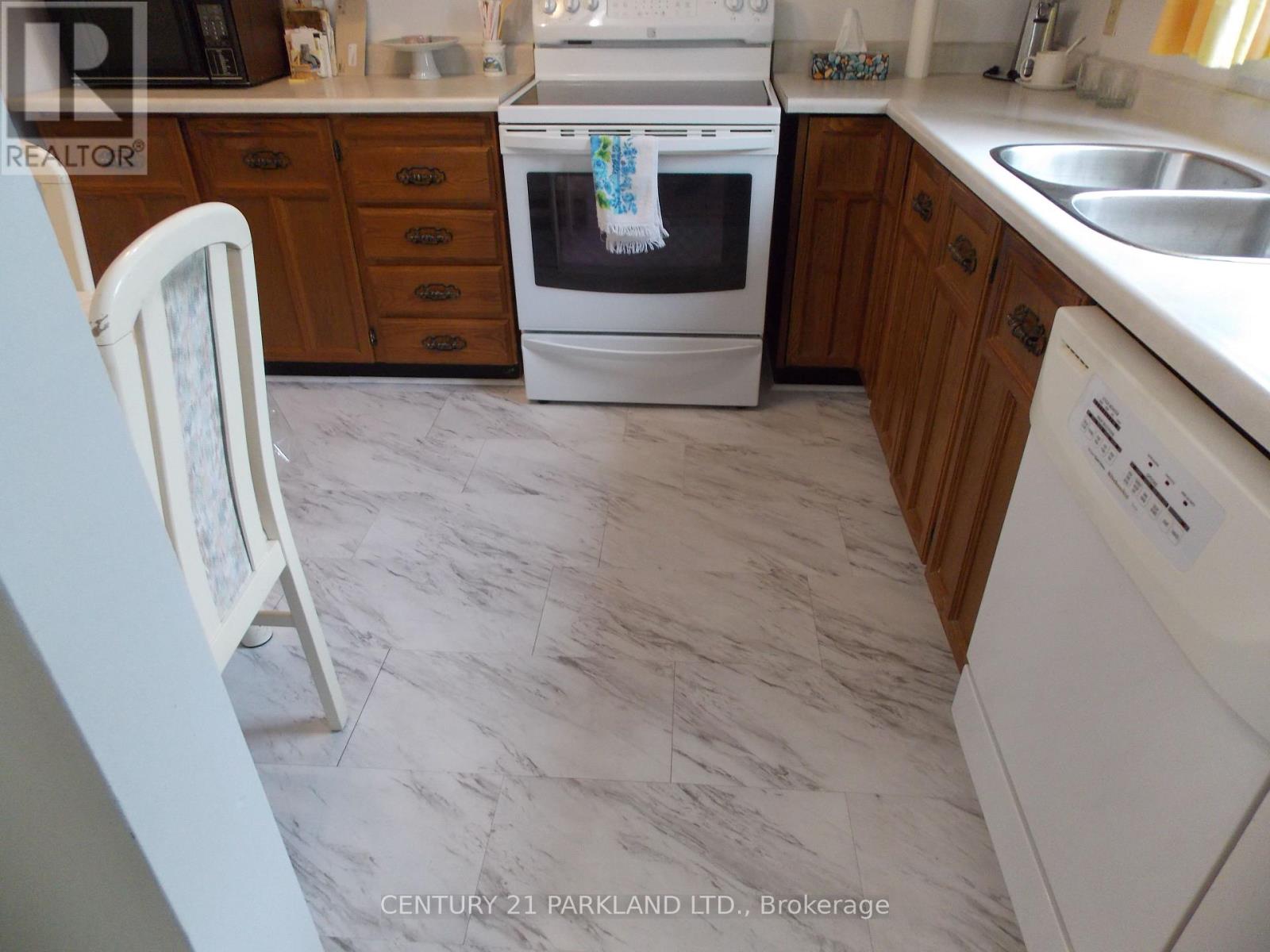 42 ANTIBES DRIVE - 26