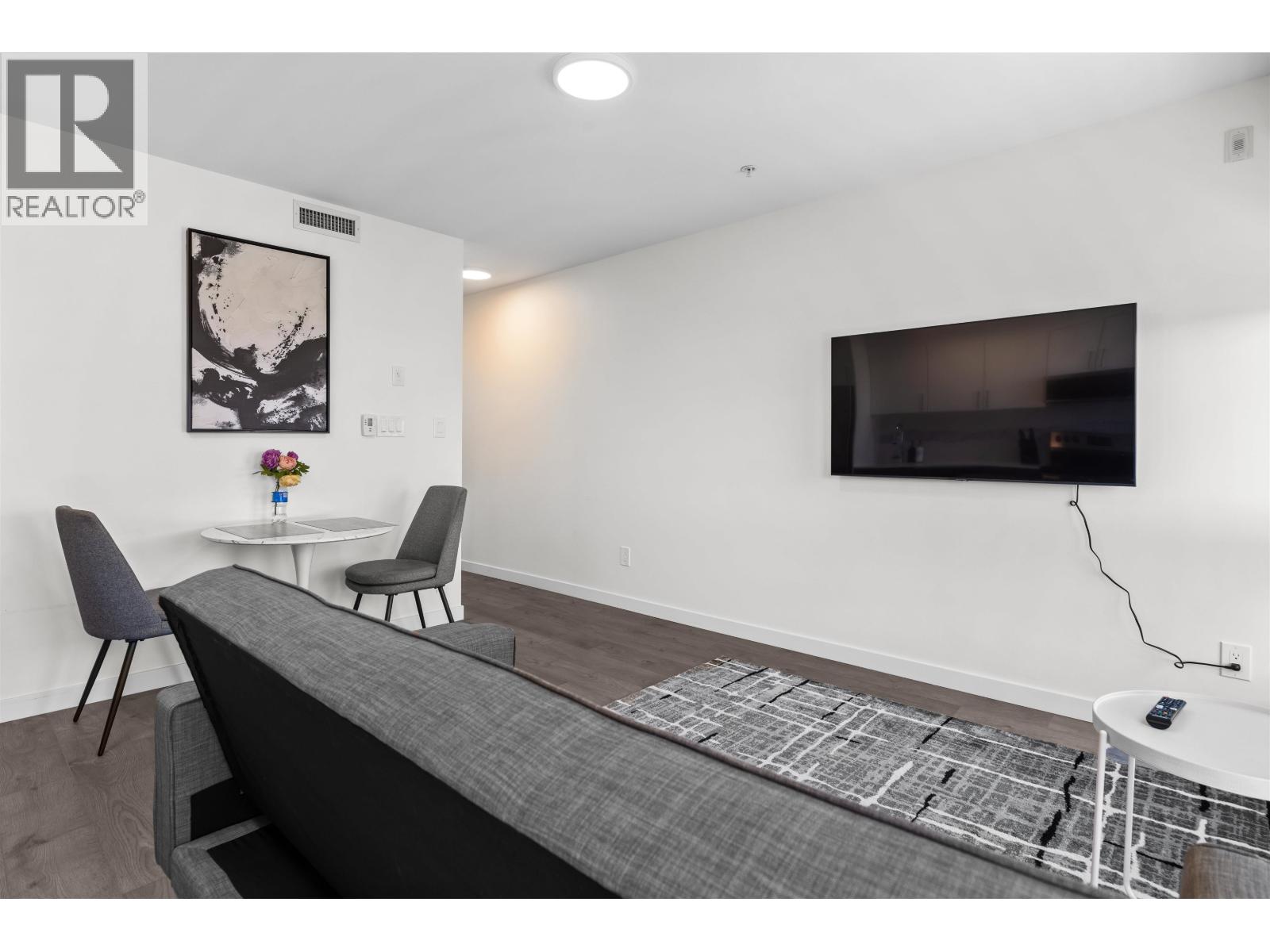House in Vancouver - Image 6