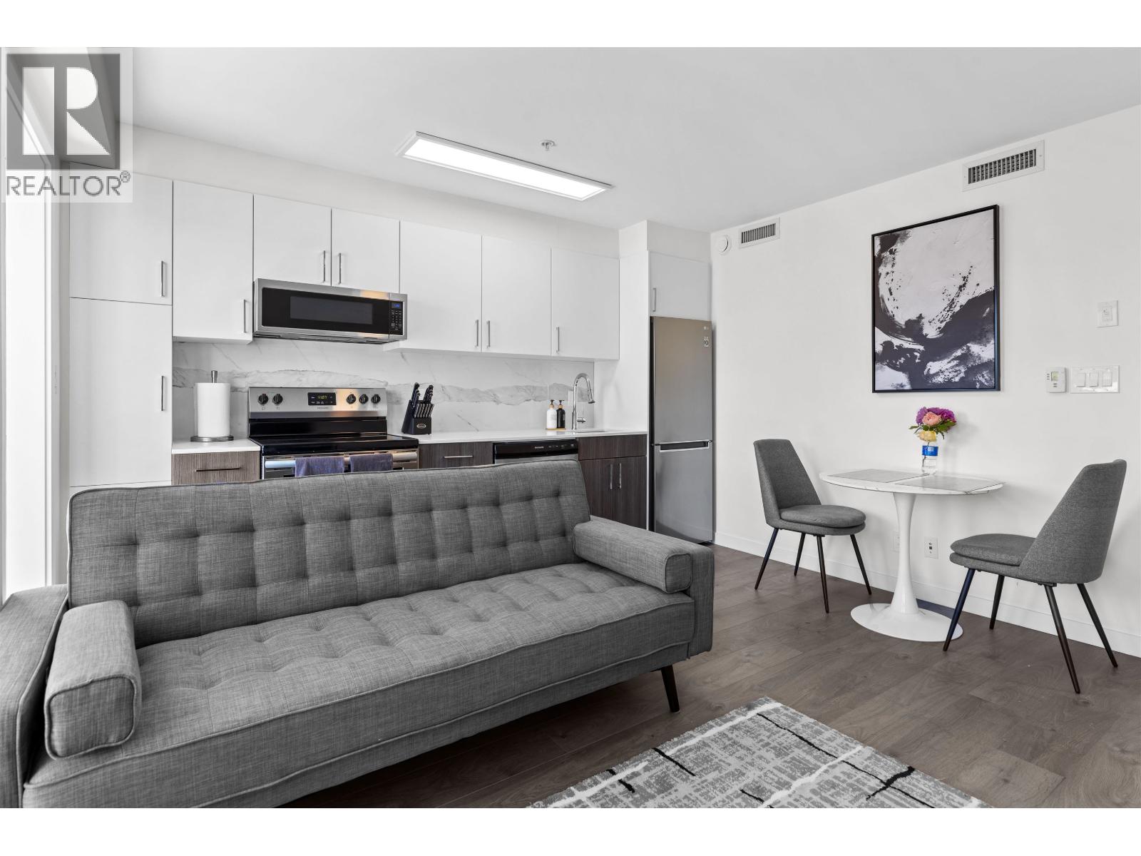 House in Vancouver - Image 8