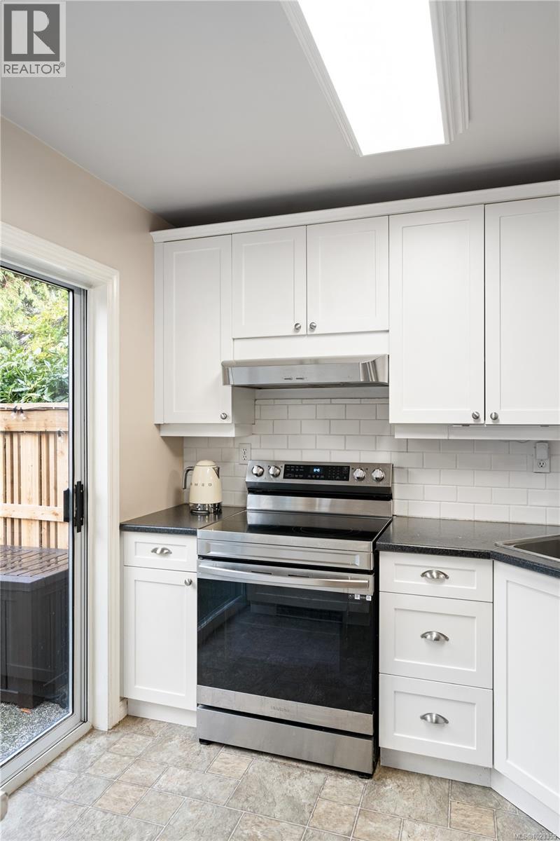 21 3947 Cedar Hill Cross Road, Saanich