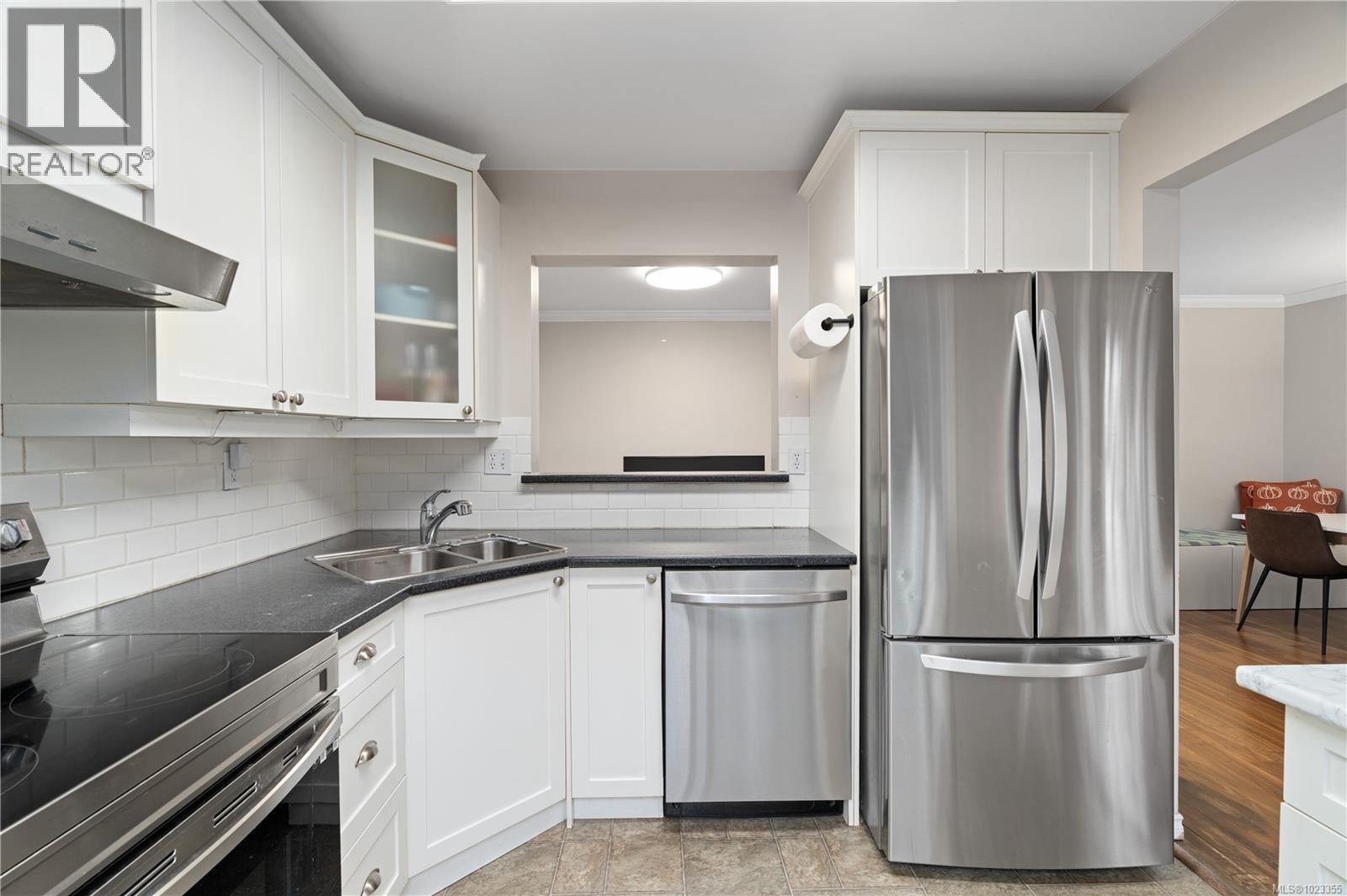 21 3947 Cedar Hill Cross Road, Saanich