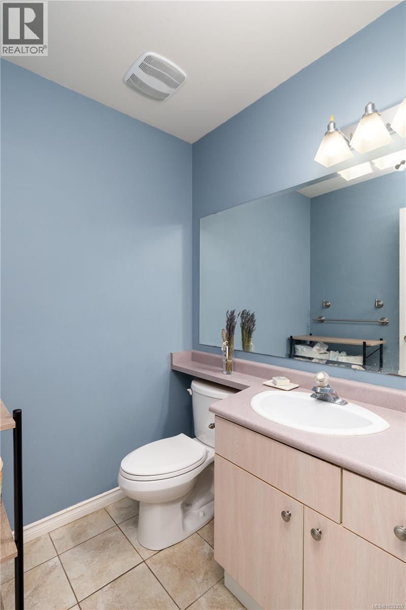 21 3947 Cedar Hill Cross Road, Saanich