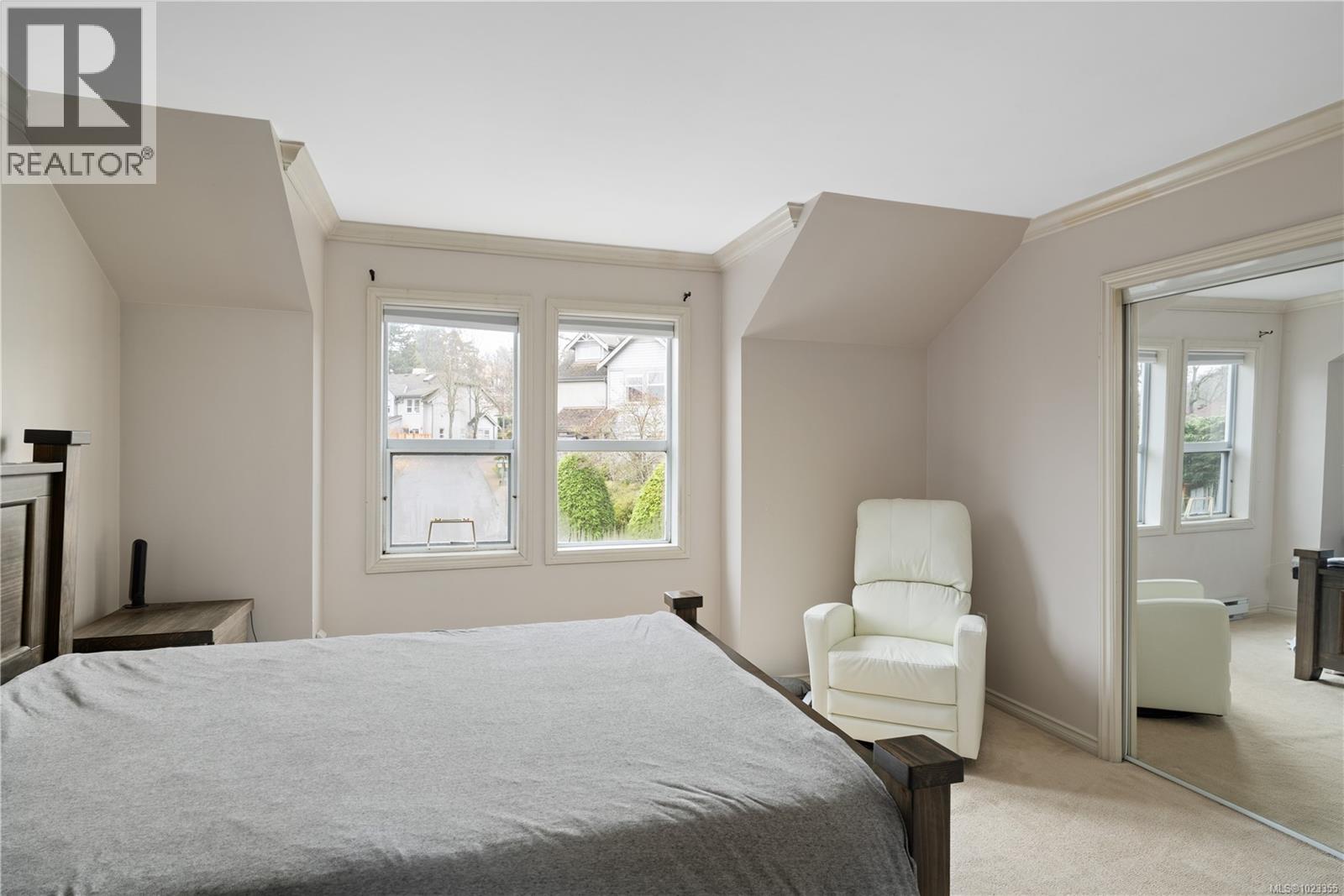 21 3947 Cedar Hill Cross Road, Saanich