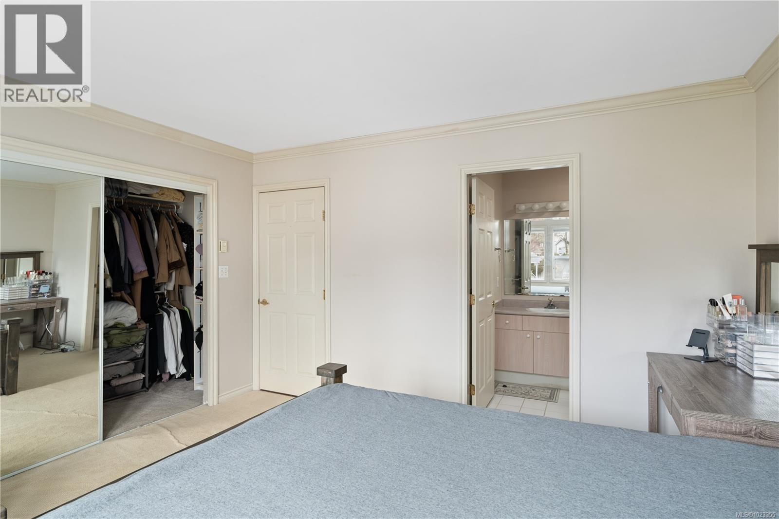 21 3947 Cedar Hill Cross Road, Saanich