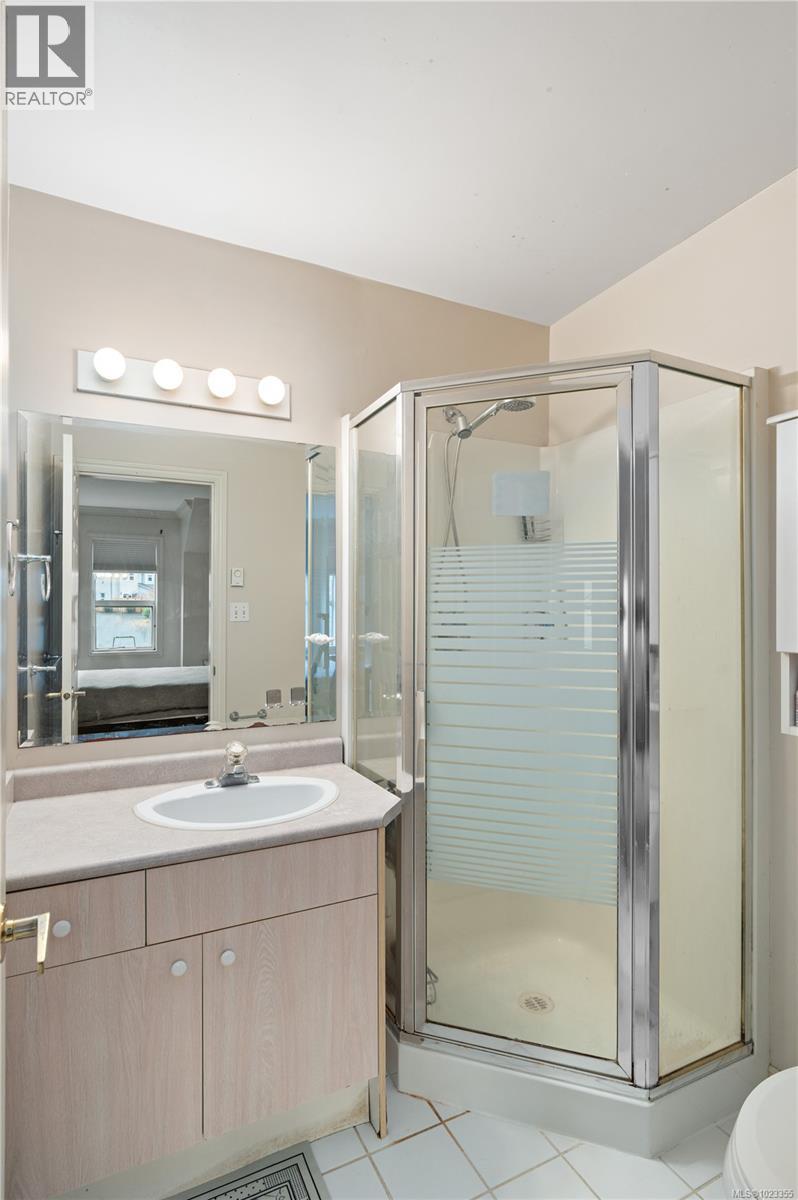 21 3947 Cedar Hill Cross Road, Saanich