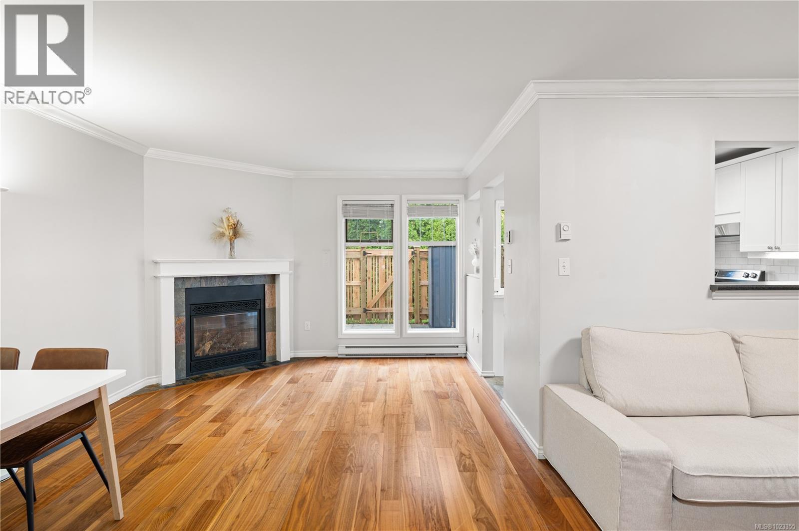 21 3947 Cedar Hill Cross Road, Saanich