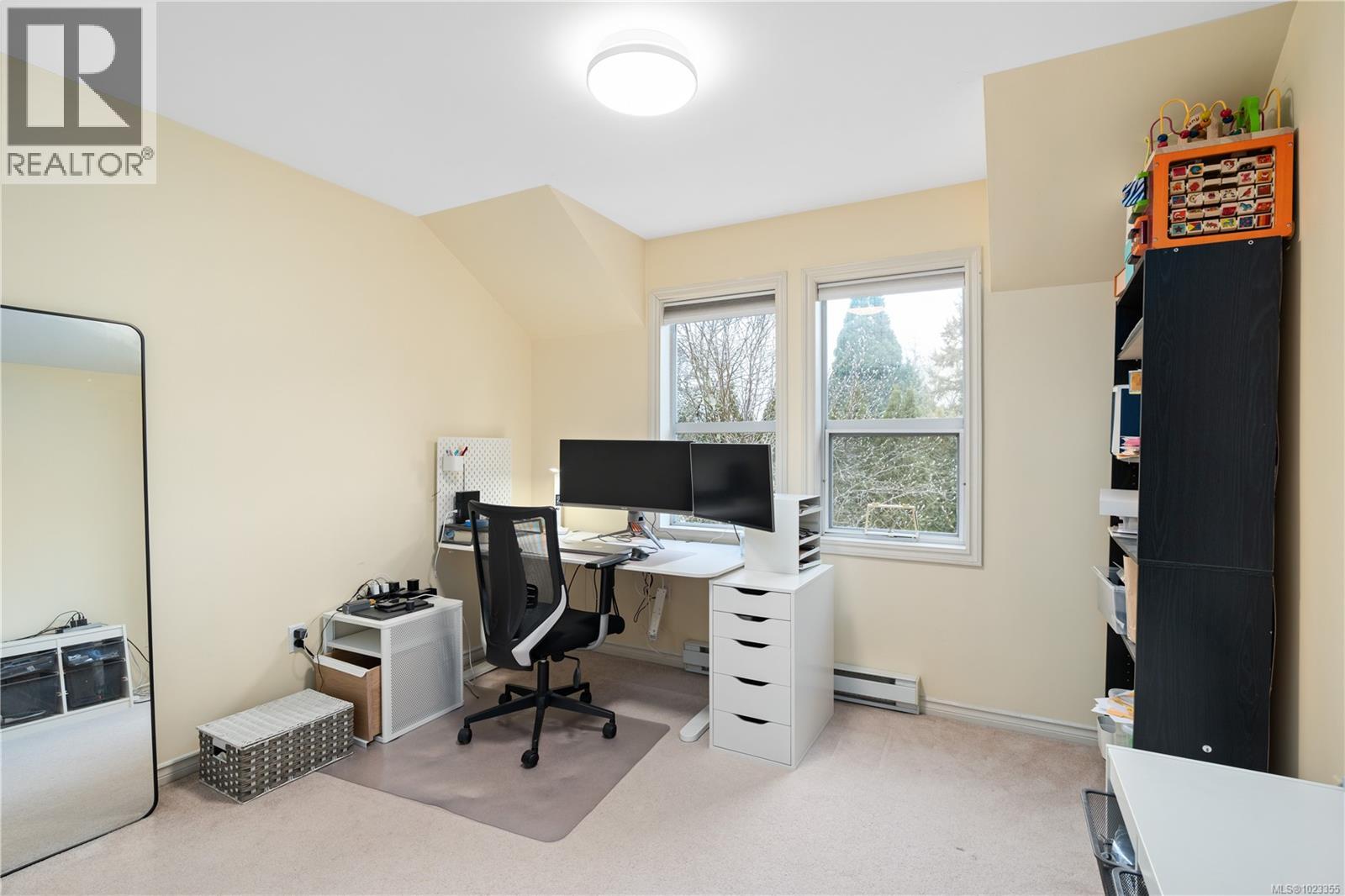 21 3947 Cedar Hill Cross Road, Saanich