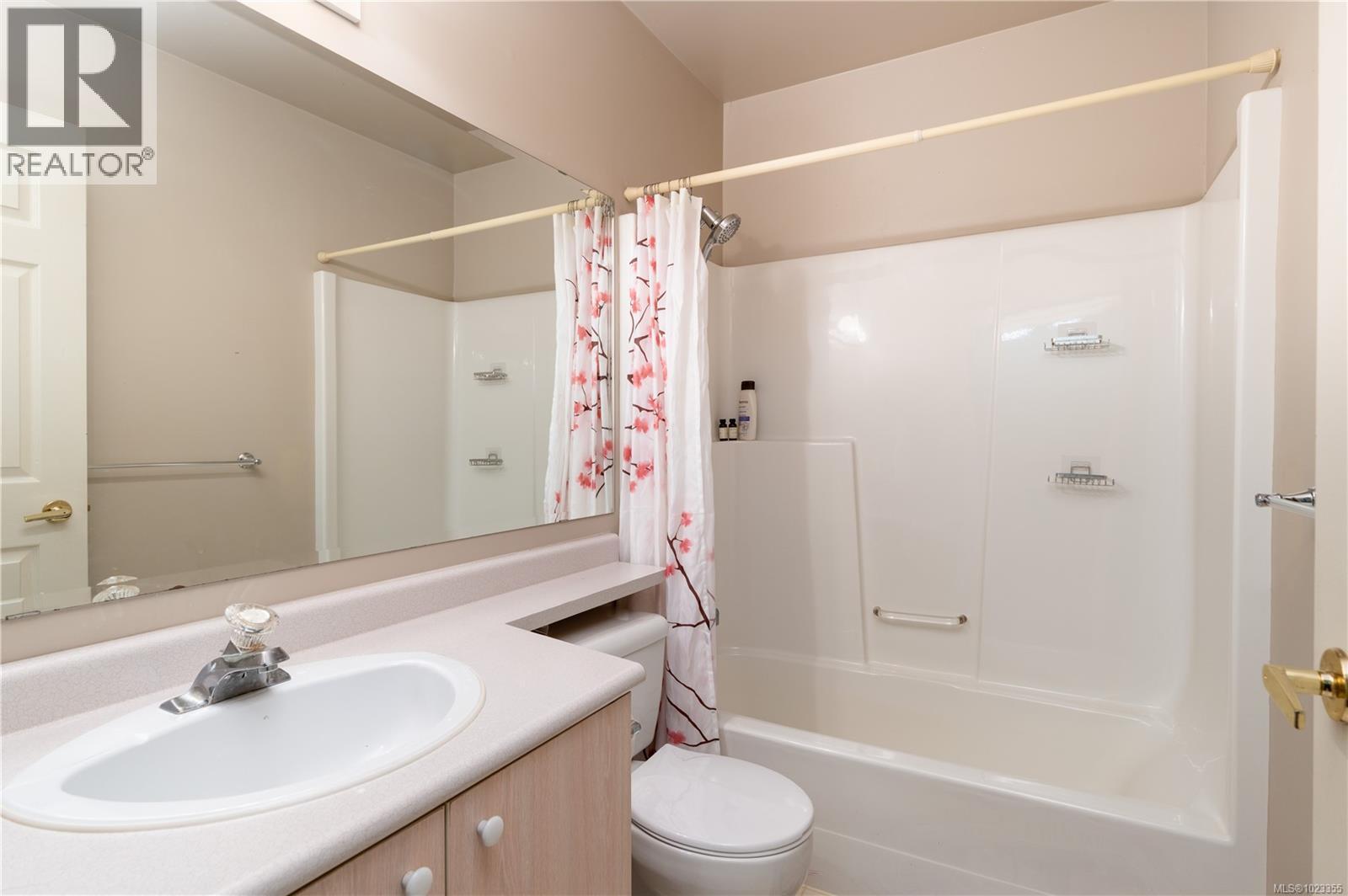 21 3947 Cedar Hill Cross Road, Saanich