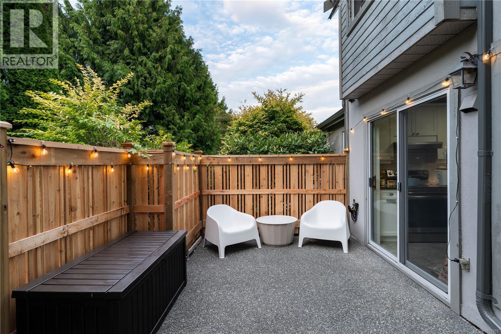 21 3947 Cedar Hill Cross Road, Saanich