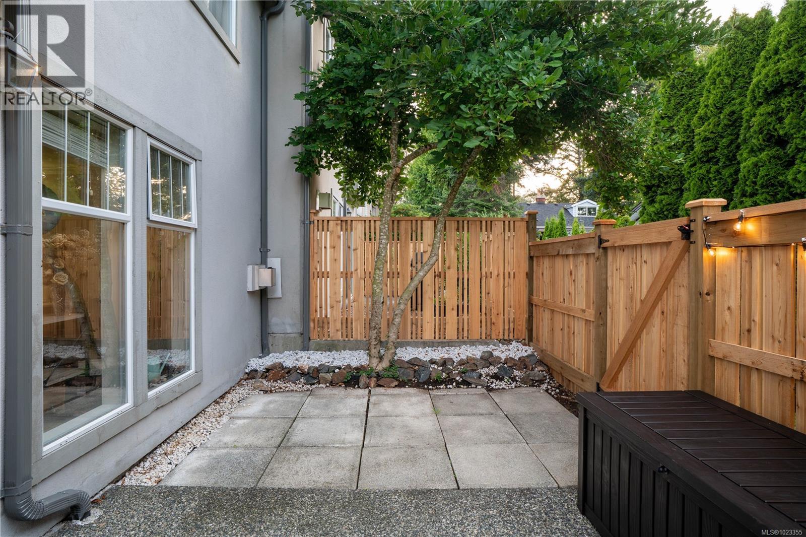 21 3947 Cedar Hill Cross Road, Saanich