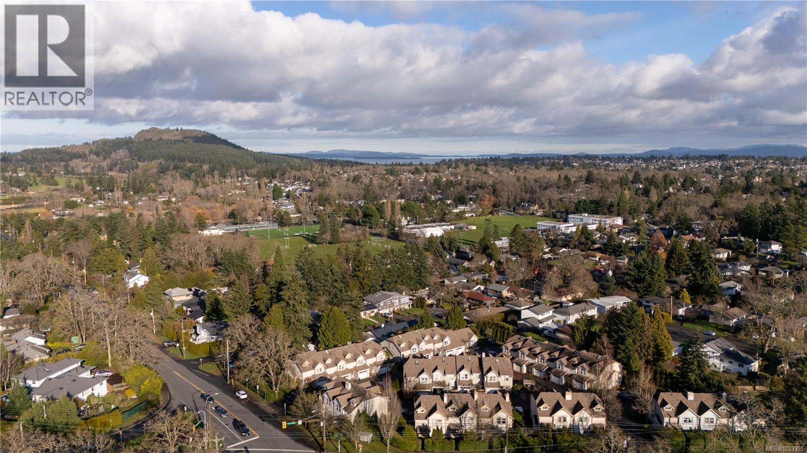 21 3947 Cedar Hill Cross Road, Saanich