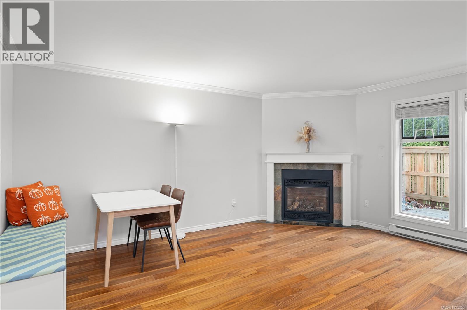 21 3947 Cedar Hill Cross Road, Saanich