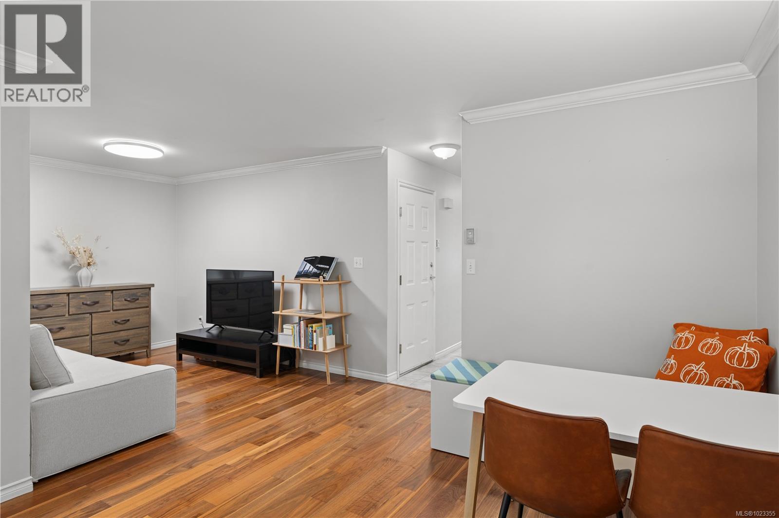 21 3947 Cedar Hill Cross Road, Saanich