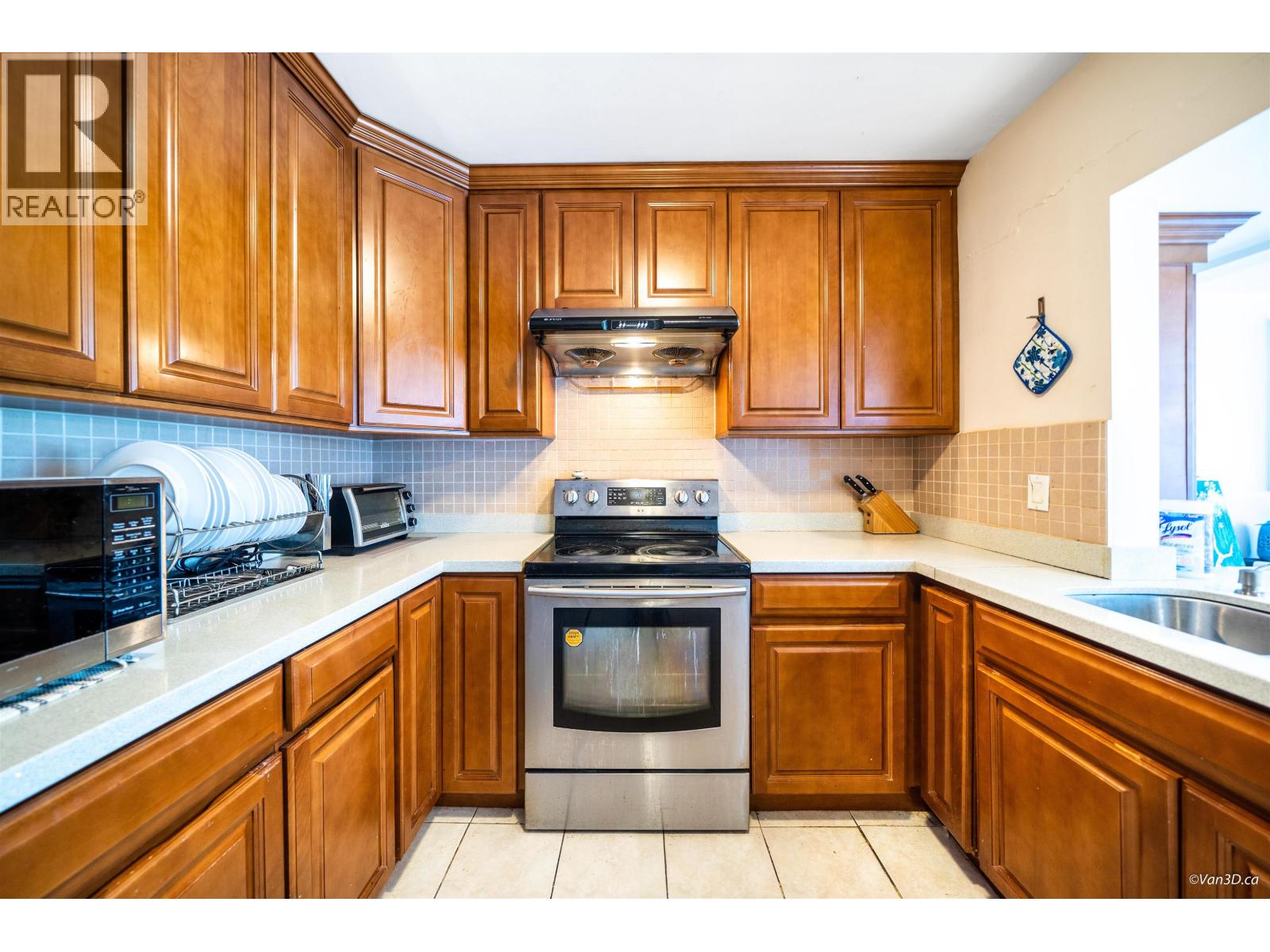 5681 SARDIS CRESCENT, Burnaby