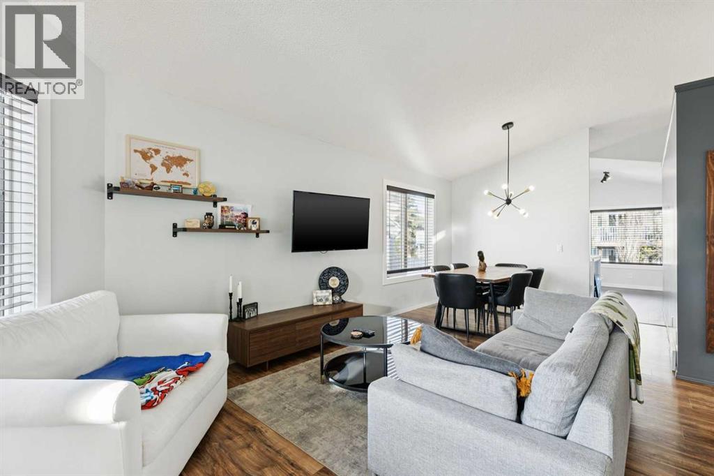 Single Family House Bi-level for Sale in  Hawkmount Green NW Hawkwood Calgary 