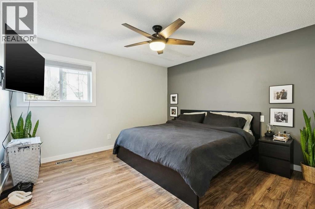 Single Family House Bi-level for Sale in  Hawkmount Green NW Hawkwood Calgary 