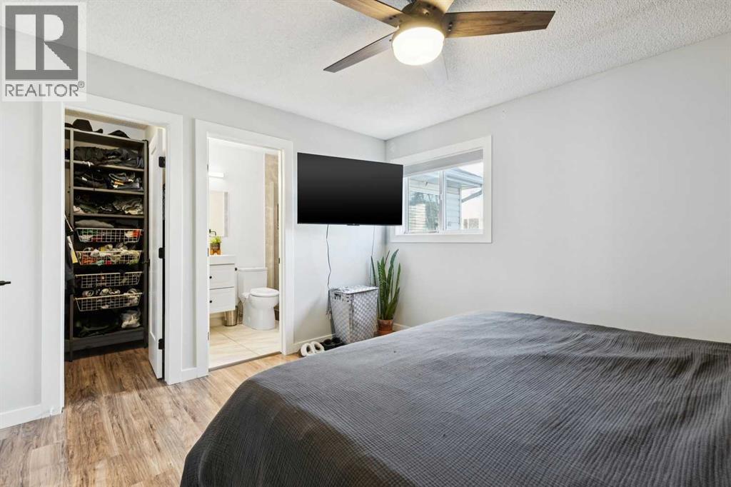 Single Family House Bi-level for Sale in  Hawkmount Green NW Hawkwood Calgary 