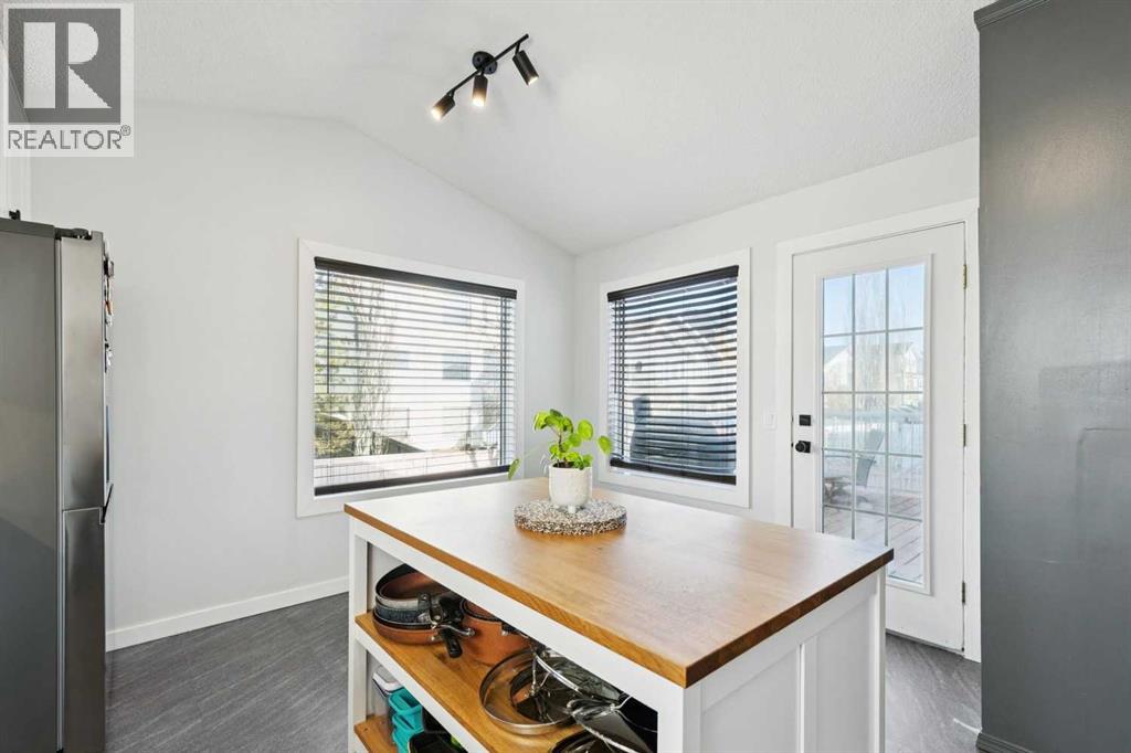 Single Family House Bi-level for Sale in  Hawkmount Green NW Hawkwood Calgary 