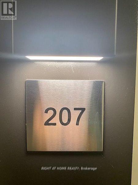 6 DAVID EYER Road 207