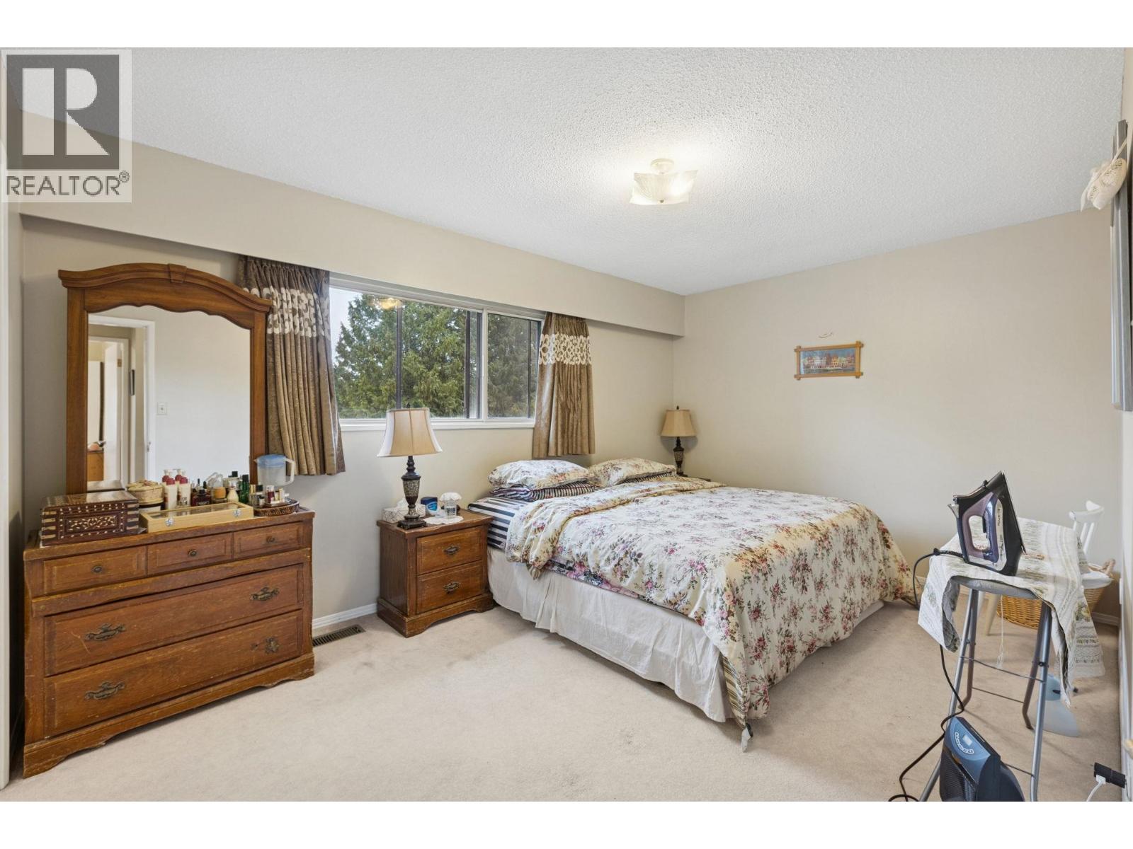 5045 10A Avenue, Delta