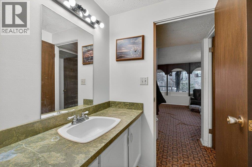 2850 30 Avenue NE, Salmon Arm