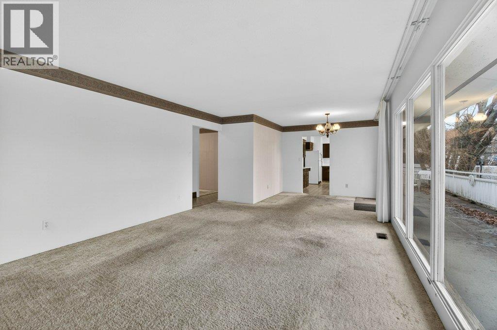 2850 30 Avenue NE, Salmon Arm