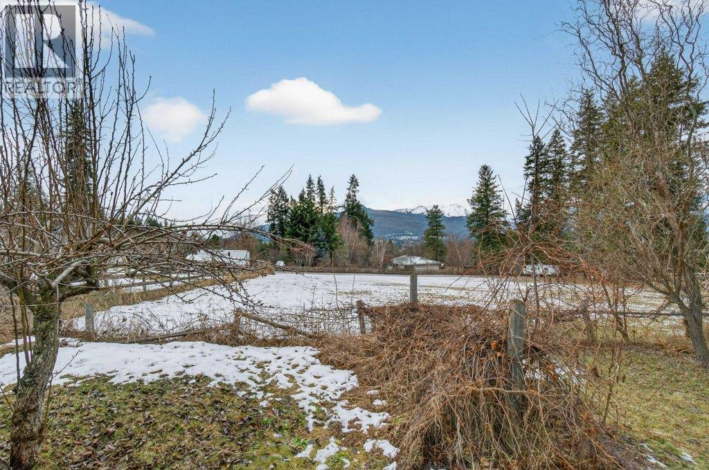 2850 30 Avenue NE, Salmon Arm