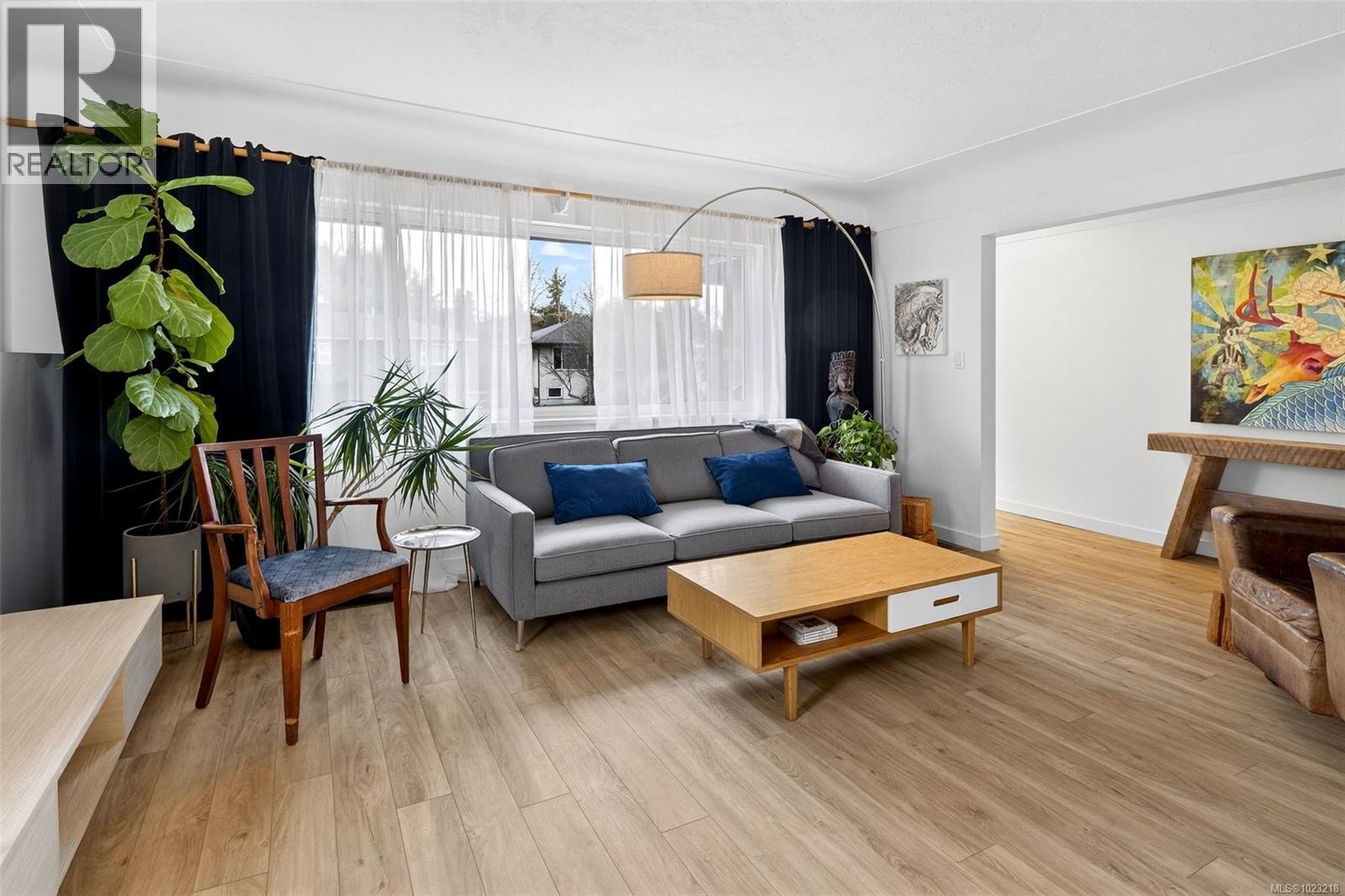  3204 Aldridge Street, Saanich