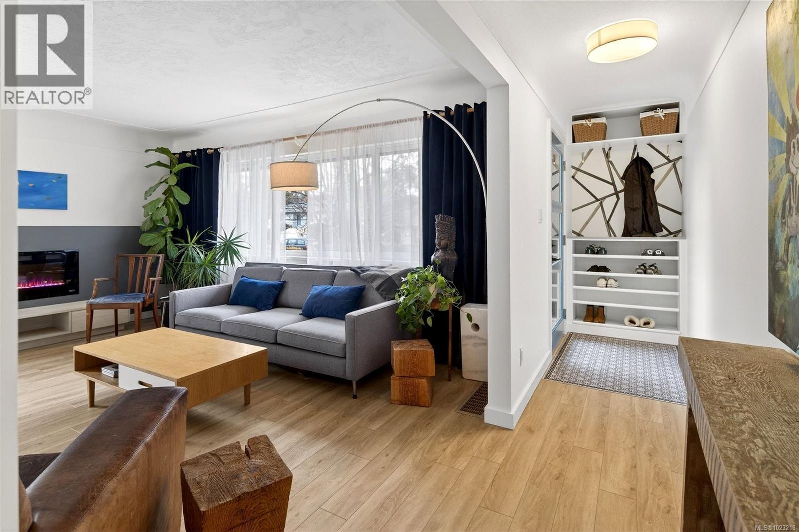  3204 Aldridge Street, Saanich