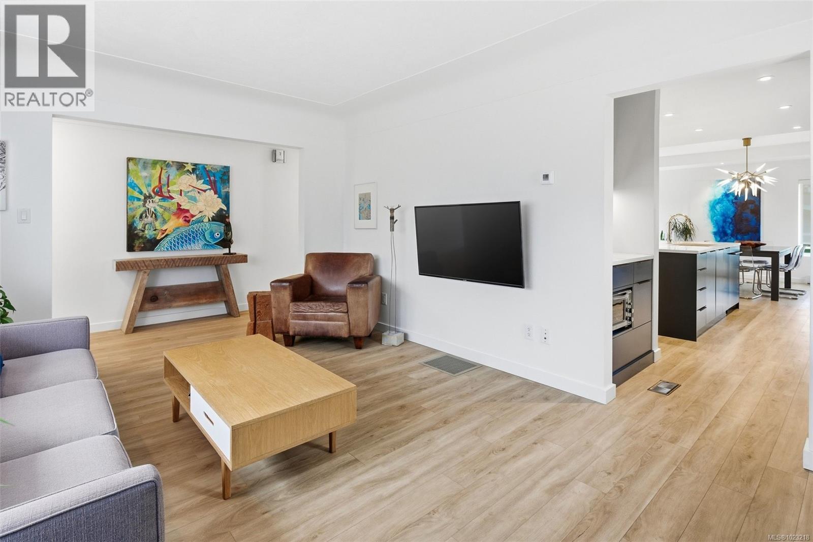  3204 Aldridge Street, Saanich