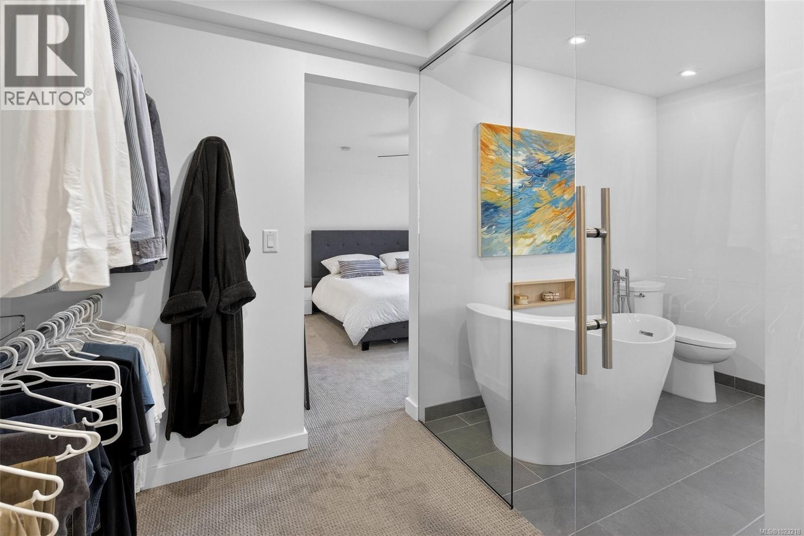  3204 Aldridge Street, Saanich