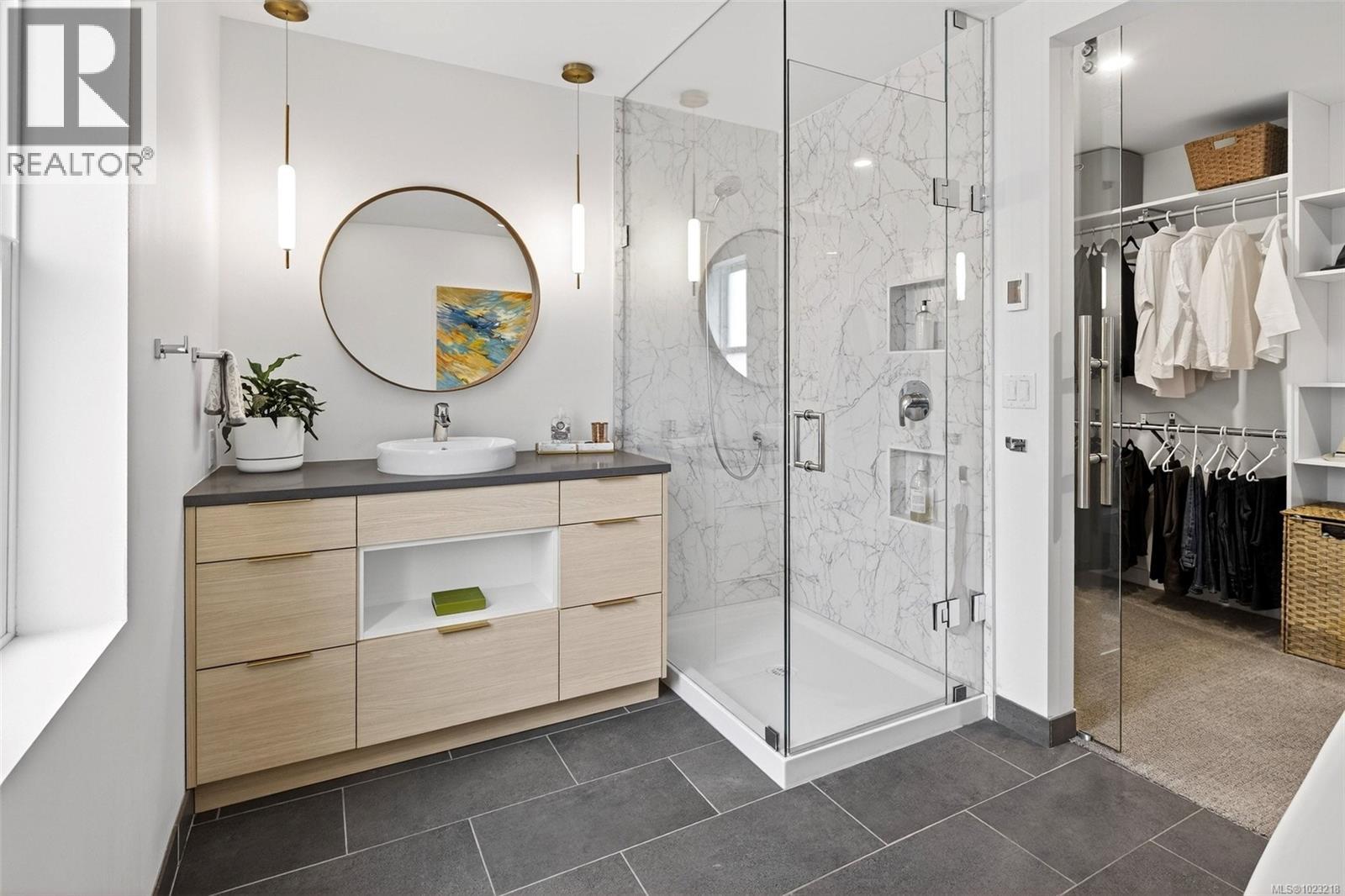  3204 Aldridge Street, Saanich