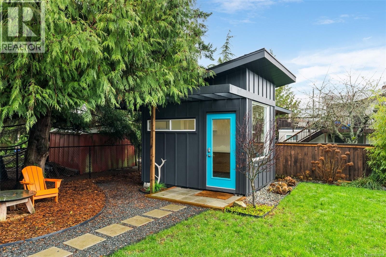  3204 Aldridge Street, Saanich