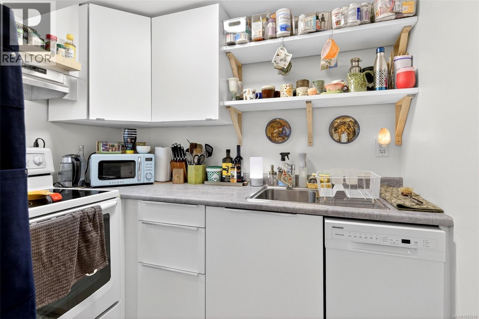  3204 Aldridge Street, Saanich