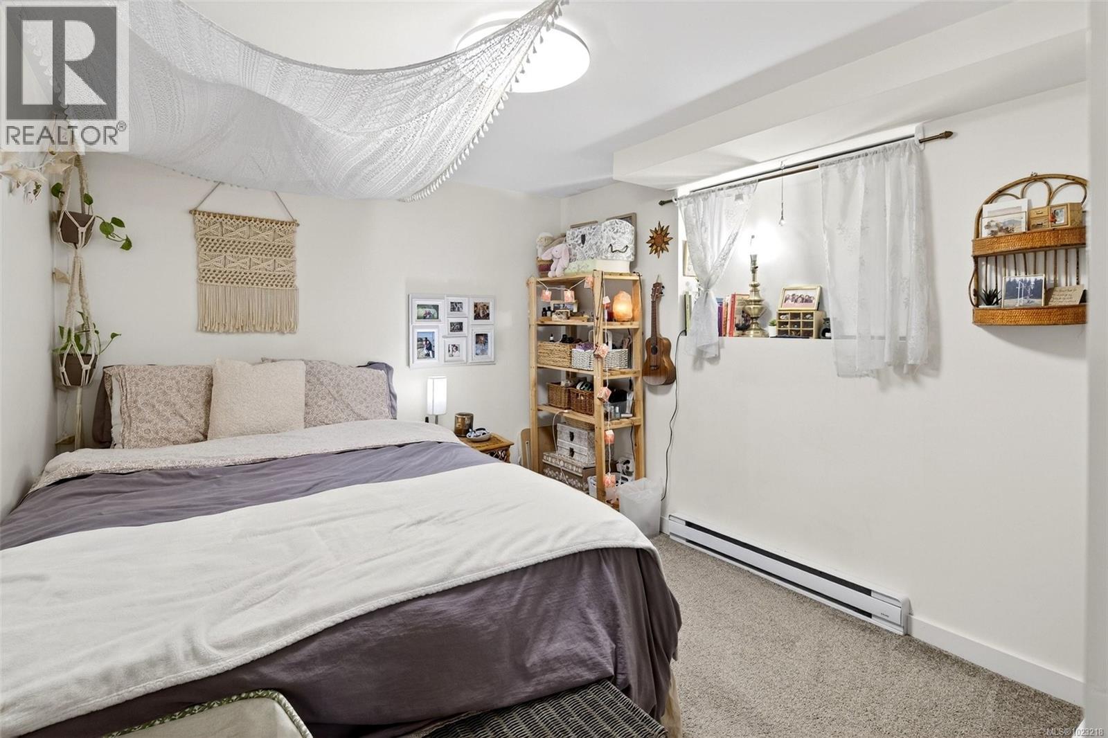  3204 Aldridge Street, Saanich