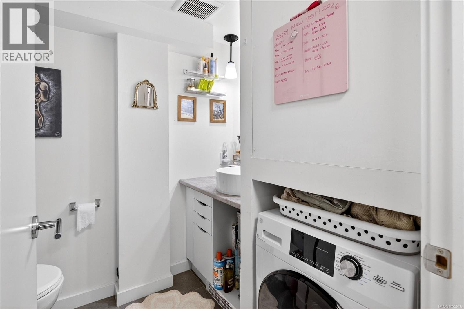  3204 Aldridge Street, Saanich