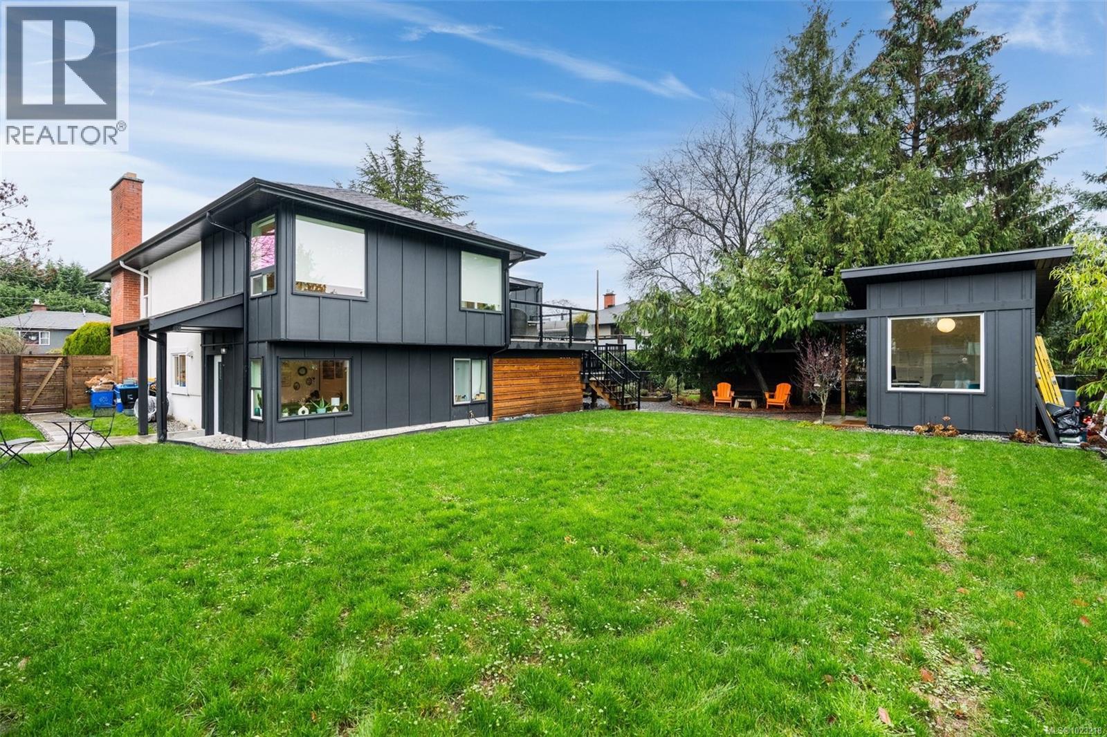  3204 Aldridge Street, Saanich